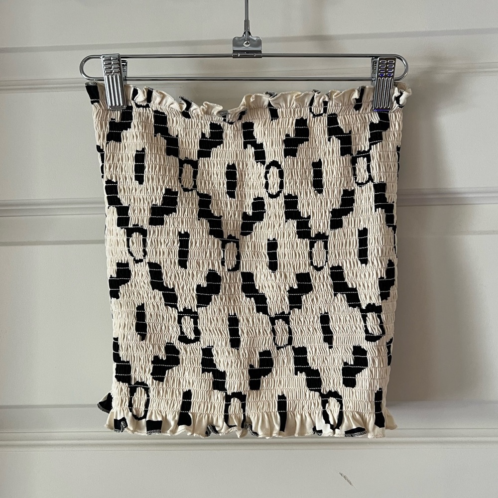 ✨ Tube top in smocked cotton jersey with a frill trim top and bottom ✨